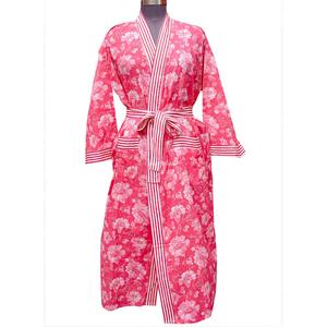 Robe traditionnelle à col en V 100% coton, motif floral dessiné à la main, longue robe kimono, fermeture à ceinture, séchage rapide, robe de bain été automne - Product Image 1
