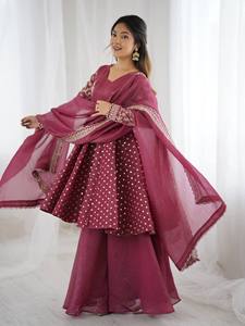 Costume Anarkali traditionnel indien pakistanais pour femmes, en coton, couleur marron, brodé, avec bordure dorée, coupe ample, longueur midi - Product Image 4