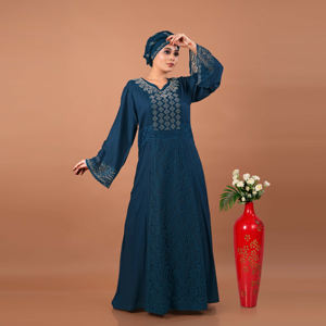 Robe longue islamique pour femme, style kaftan modeste en rayonne, avec panneau en filet Russel et motif de col orné de diamants, manches longues, style Moyen-Orient - Product Image 1