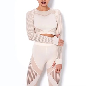 Ensemble de sport et yoga 2 pièces sans couture à manches longues pour femme avec motif écossais et sweat à capuche – Vêtements de fitness en gros - Product Image 4
