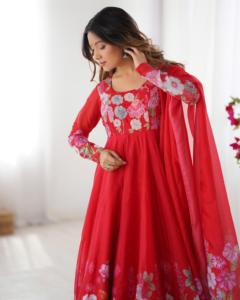 Robe de créateur la plus tendance avec broderie Zari, robe traditionnelle imprimée avec soie organza, collection pour mariage et fiançailles - Product Image 2