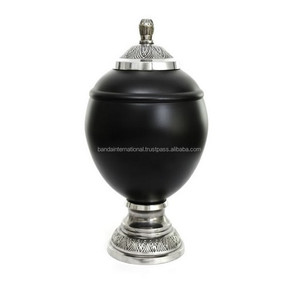 Urnas de cremación de latón de alta calidad y forma única con pulido de grabado y urnas funerarias de metal con acabado negro para cenizas humanas - Product Image 1