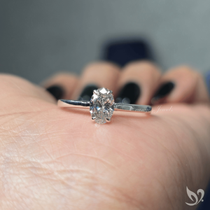 Anillo de Compromiso con Diamante Ovalado Pequeño, Oro Sólido de 10K, Diamante Cultivado en Laboratorio, Certificado IGI, Joyería Nupcial Minimalista y Elegante - Product Image 5