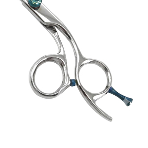 Ciseaux de coiffure professionnels en acier inoxydable, lame tranchante, ciseaux de barbier pour droitiers, manche moyen, fabriqués au Pakistan - Product Image 6