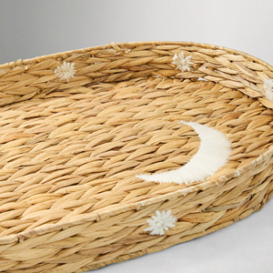 Cesta de Mimbre Natural Delicada con Bordado de Luna y Estrellas para Cambiar Pañales, Ideal para Decoración de Cuarto de Bebé - Product Image 2