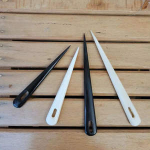 Aguja de coser de cuerno de búfalo hecha a mano de 1 mm de grosor, accesorio de costura de cuerno natural duradero para manualidades, tejido a mano, estilo sencillo - Product Image 1