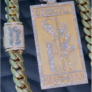 Collar de Moissanita Personalizado con Colgante Iced Out en Plata 925 con Acabado en Oro de 14k, Collar de Plata para Mujer, Pasa el Test de Autenticidad, Regalos para Él - Product Image 1