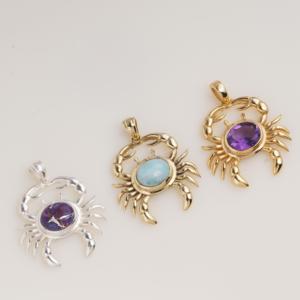 Pendentif crabe en larimar naturel, ton or, inspiré de l'océan, bijoux en pierres précieuses faits à la main, cadeau unique pour femmes - Product Image 2