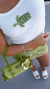 Top de Tirantes Bordado a Mano de Lujo con Cuentas Decorativas Intrincadas, Patrón Elegante y Moda Femenina Contemporánea - Product Image 5