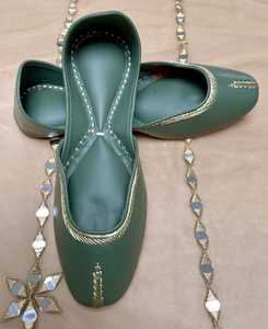 Zapatos Khussa de Nuevo Estilo, Cuero Premium, Calzado Tradicional Pakistaní, Cómodos para Mujer, Suministro de Fábrica, Uso Diario - Product Image 5