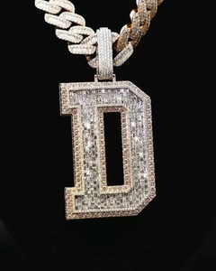 Colgante de Letra D Personalizado con Incrustaciones de Plata, Estilo Hip Hop, con Diamantes de Imitación VVS, Colgante Inicial con Colgante de Lujo, Regalo para Él y Ella - Product Image 2