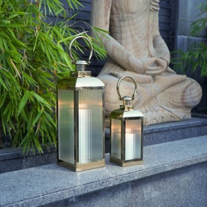 Lanterne à bougie noire d'inspiration vintage, idéale pour la décoration de piscines extérieures et les espaces de détente, fabriquée à la main en Inde - Product Image 6