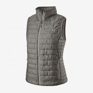 Gilet matelassé épais personnalisé en coton avec fermeture éclair pour femme – Veste décontractée d'hiver et gilet d'équitation tendance - Product Image 4