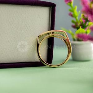 Anillo de diamantes de corte redondo cultivados en laboratorio con diseño moderno en oro amarillo para hombre, de proveedor indio. - Product Image 6