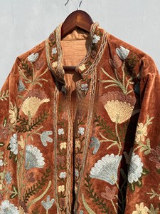 Chaqueta Bordada a Mano en Terciopelo con Diseño Étnico Indio, Abrigo de Invierno de Lujo con Forro de Seda, Blazer Cárdigan Bohemio para Mujer - Product Image 3