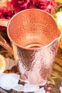 Ensemble de carafes en cuivre pour une esthétique de cuisine rustique, ensemble métallique pour le stockage de l'eau avec verres, vaisselle de cuisine durable et réutilisable - Product Image 2