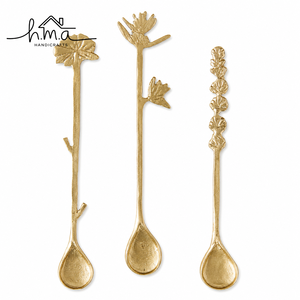 Cuillère en laiton doré à long manche torsadé, design minimaliste, vaisselle élégante - Product Image 4