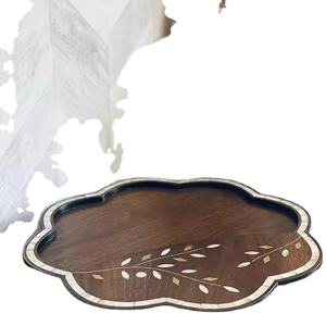 Colección Majlis, bandeja de madera de madreperla árabe, bandeja artística hecha a mano para servir chocolates, fechas y decoración festiva de Ramadán - Product Image 3