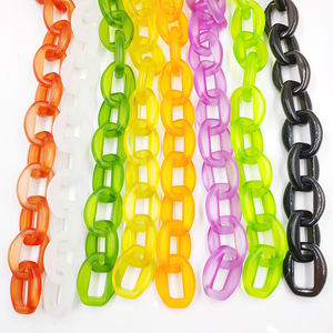 Collier minimaliste en résine à maillons plats, fait main, léger, écologique, bijou tendance, technique artisanale, vente en gros - Product Image 1