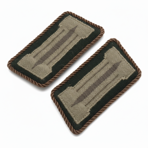 Paires de revers brodés faits main pour officiers avec fil de bouillon et fil métallique, couleurs et logo personnalisés pour tunique d'uniforme - Product Image 3