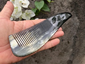 Peine de cuerno de búfalo hecho a mano para el cuidado del cabello, reduce la rotura, da brillo y es adecuado para todo tipo de cabello, imitación de estilo antiguo. - Product Image 6