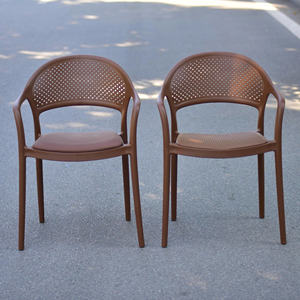 Silla de plástico moldeado estilo King de color marrón - Una silla de jardín ideal para un comprador sabio - Product Image 2