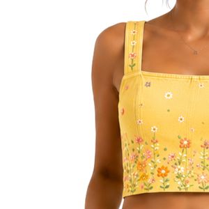 Conjunto de Top Corto y Falda Bordados para Mujer, Color Amarillo, Diseño Floral, Verano, Dos Piezas, Logotipo Personalizado, OEM, Ropa al Por Mayor - Product Image 3