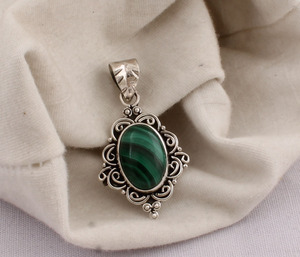 Natural Labradorite Pendant 925 Sterling Silver Wholesale Banded Green Gemstone Pendant Handmade Silver Jewelry Bezel Setting - Product Image 3