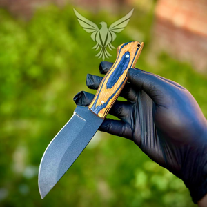Cuchillo EDC de hoja fija hecho a mano de acero negro con alto contenido de carbono, con mango de madera azul y amarillo, para camping, supervivencia y uso general al aire libre. - Product Image 1