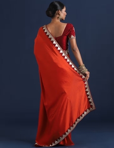 Sari de Diseño KV para Mujer, en Seda Vichitra Color Óxido, con Adornos y Blusa sin Coser - Product Image 2