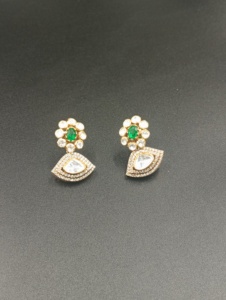 Pendientes de tuerca Amaira Jewels de lujo, chapados en oro de 22k, con forma de estrella y piedra Polki doble verde, joyería para fiesta y regalo para mujer - Product Image 6