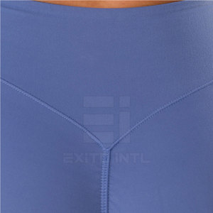 Shorts de yoga mi-longs pour femmes, couleur unie, avec logo personnalisé, séchage rapide, respirants, coupe-vent, shorts de fitness pour la salle de sport, fabriqués par des fabricants pakistanais - Product Image 6