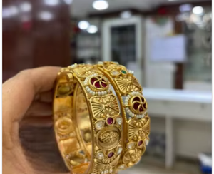 ชุดเครื่องประดับกำไลข้อมือ Kada ของนักออกแบบในราชวงศ์ที่มีสไตล์แบบดั้งเดิมสำหรับผู้หญิงสำหรับพิธีหมั้น - Product Image 2