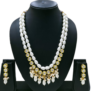 Ensemble de collier élégant plaqué or avec des couches de pierres Kundan et de perles, accompagné de boucles d'oreilles assorties pour femmes - Product Image 1