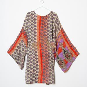 Hermoso albornoz con estampado floral, estilo vintage de Rajastán, kimono de algodón Kantha para hombres y mujeres. - Product Image 3