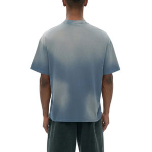 Camiseta unisex lavada con efecto desgastado, de algodón grueso de 305 g/m², con estampado personalizado, estilo streetwear, Snow College. - Product Image 3