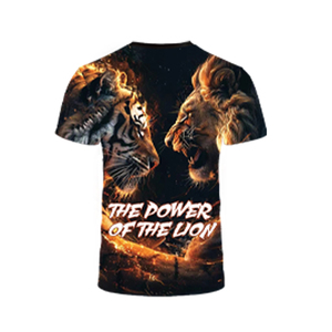 Camiseta de Sublimación 3D con Diseño de Batalla de Tigre vs León - Estampado Artístico de Animales para Hombre - Estilo Urbano con Gráfico de Fuego - "El Poder del León" - Product Image 4