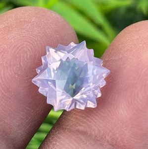 Quartz lavande naturel, forme flocon de neige, taille étoile, pierre précieuse facettée pour la fabrication de bijoux, provenant du Brésil - Product Image 1