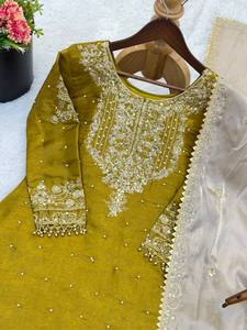 Costume en soie pour grandes occasions avec broderie Dori riche et complexe - Product Image 6