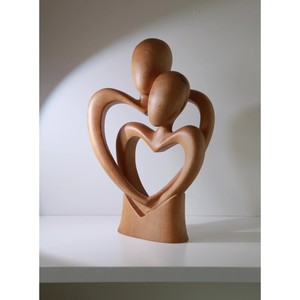Sculpture en bois en forme de cœur, faite à la main, décoration moderne pour table, salon, ornement pour la Saint-Valentin - Product Image 1