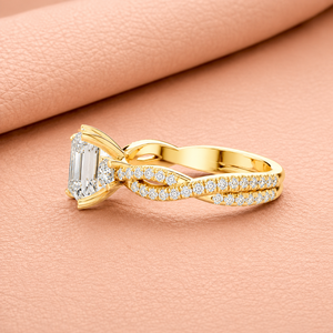 Bague de fiançailles en or jaune avec diamant taille émeraude, diamant naturel, bijoux classiques pour femmes - Product Image 1
