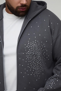 Sudadera con capucha y cremallera completa para hombre, color gris carbón, con pedrería, corte ajustado, chaqueta de forro polar con diamantes brillantes y pantalones de chándal. - Product Image 3
