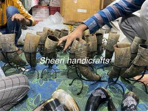 แก้วมักรูปเขาควายแบบชนบทพร้อมด้ามจับงานฝีมือธรรมชาติสำหรับผู้ชายสำหรับงานกิจกรรมบาร์ที่ให้ของขวัญโดยตรงจากอินเดีย - Product Image 6