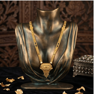 Collar con Colgante Divyoro Clásico de Aleación de Cobre Chapado en Oro de 24K, Diseño de Borla para Mujer, Joyería Hindú Mangalsutra de Orissa - Product Image 3