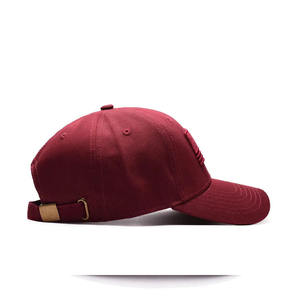 Casquette de baseball souple conçue pour un confort optimal avec un tissu respirant et une sangle réglable pour un ajustement parfait et décontracté. - Product Image 4