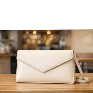 ce produit est semblable à un sac à main en cuir souple pour femme - Product Image 4