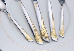 Juego de cubiertos de acero inoxidable de calidad profesional para comidas elegantes, diseñado para combinar con varios estilos de vajilla. - Product Image 4