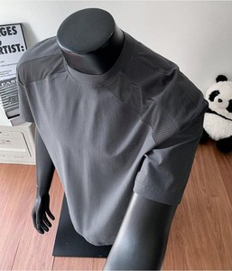 เสื้อยืดผู้ชายผ้าตาข่ายระบายอากาศ แห้งเร็ว ทรงหลวม คอกลม สไตล์ลำลอง ผลิตจากโรงงานในบังคลาเทศและจีน รับสกรีนโลโก้ - Product Image 3