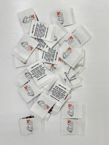 Etiquetas Tejidas Personalizadas para Ropa, Textiles para el Hogar, Etiquetas de Cuidado con Logotipo de Marca, Etiquetas para Prendas, Etiquetas de Costura, Estampado en Caliente, Ecológicas - Product Image 4