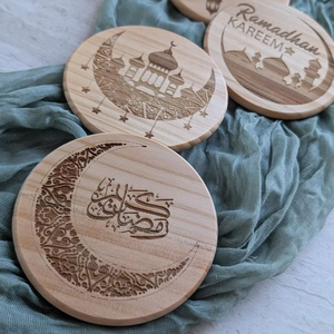 Ensemble de sous-verres en bois spéciaux pour le Ramadan - Sous-verres en bois massif écologiques pour la maison et la salle à manger - Product Image 1